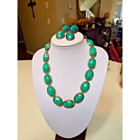 Vintage Amrita Singh glass green cabachon necklace and clip earring set - Picture 11 of 11